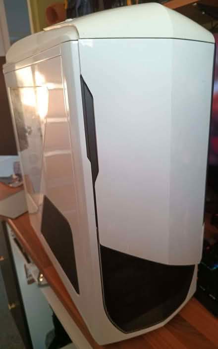 Photo of free NZXT Phantom 530 (PC Chassis - see description) (Altofts WF6) #4