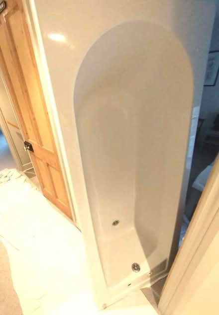 Photo of free fibreglass Bath (Coombe Farm PL23) #1