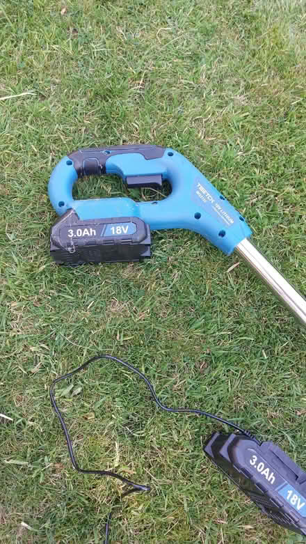Photo of free Battery strimmer with 2 batteries and charger (Hornby LA2) #2