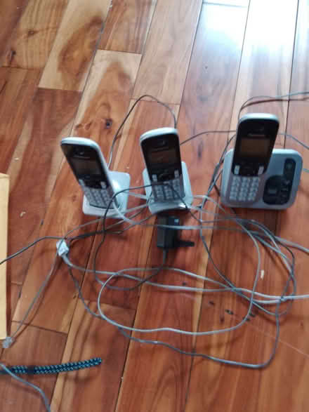 Photo of free 3 phones with answer machine (AB24) #1
