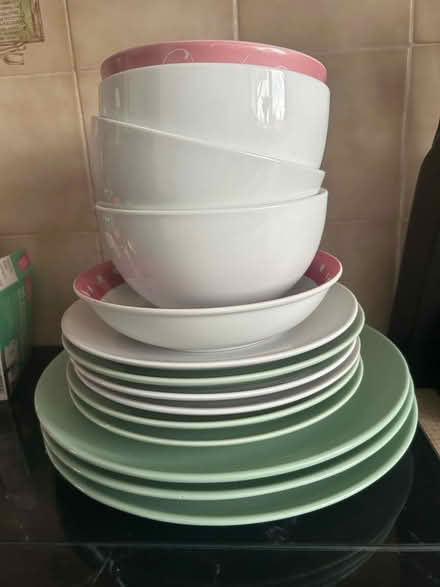 Photo of free Plates and bowls (Dunstable) #1