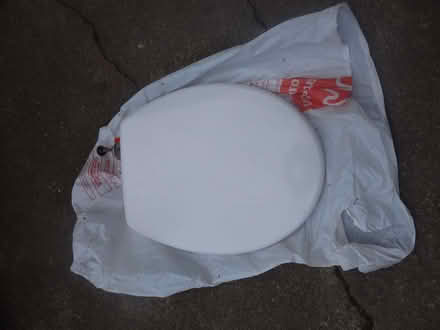Photo of free New toilet seat (Willowbrae EH8) #1