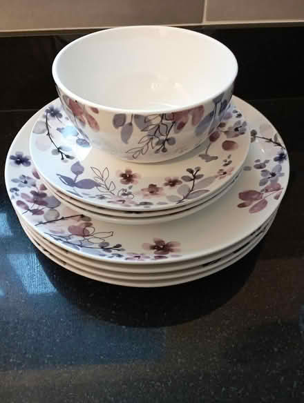 Photo of free Few plates and a bowl (St Albans) #1