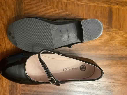 Photo of free Big girls shoes size 4 (Amityville) #2