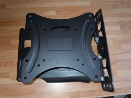 Photo of free TV wall bracket (Blacklands TN34) #4