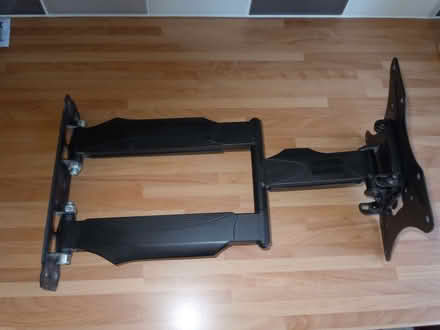 Photo of free TV wall bracket (Blacklands TN34) #1