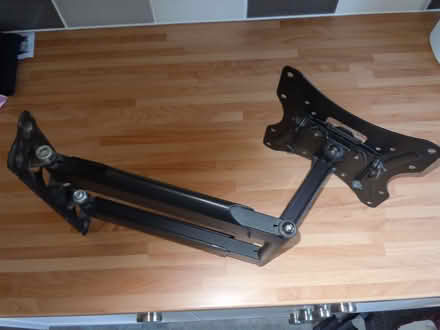 Photo of free TV wall bracket (Blacklands TN34) #3
