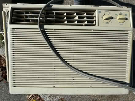 Photo of free Window AC units (Arlington Hts near AHS) #1
