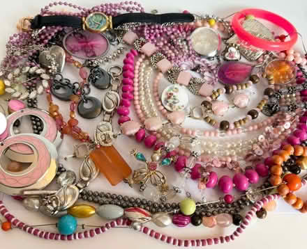 Photo of Broken jewellery, watches & clocks (Kit Green WN5) #1