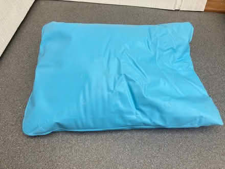 Photo of free Bath pillow (Motspur Park KT3) #1