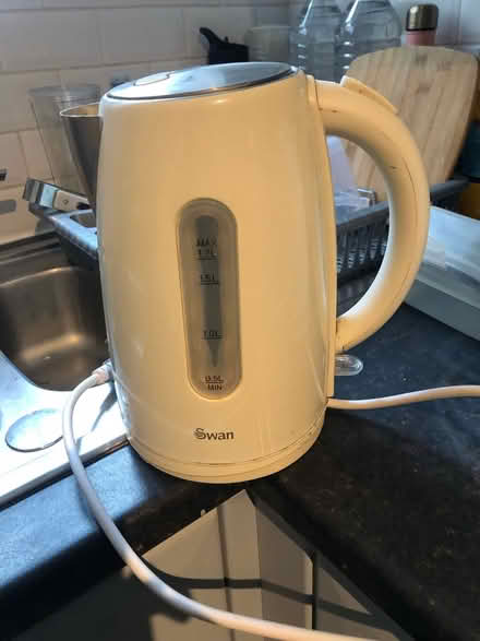 Photo of free Swan electric kettle (EN4 9SB) #1
