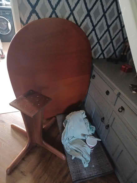 Photo of free Extendable veneer dining table (Stroud) #1