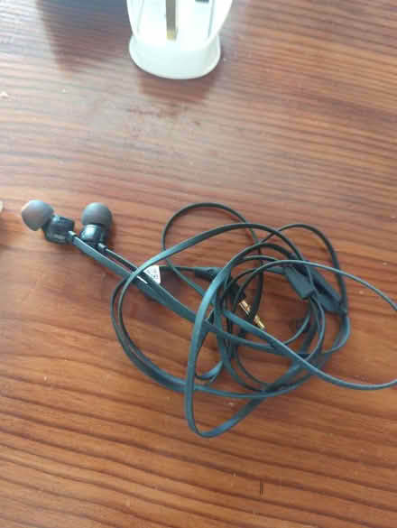 Photo of free Audio, charging and headphones (TA19) #4