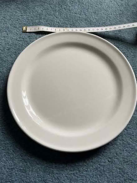 Photo of free One white dinner plate (Fleetville AL1) #1