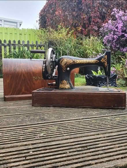 Photo of free Singer Sewing Machine (Havant PO9 3NY) #1