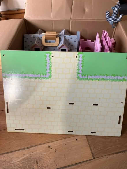 Photo of free Dolls house/castle (Dagenham RM10) #3