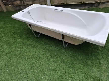 Photo of free White bath (Stockport) #1