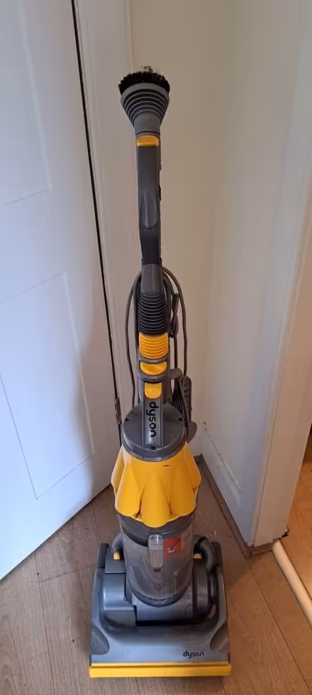 Photo of free 1 semi-broken dyson hoover (EH7 leith) #1