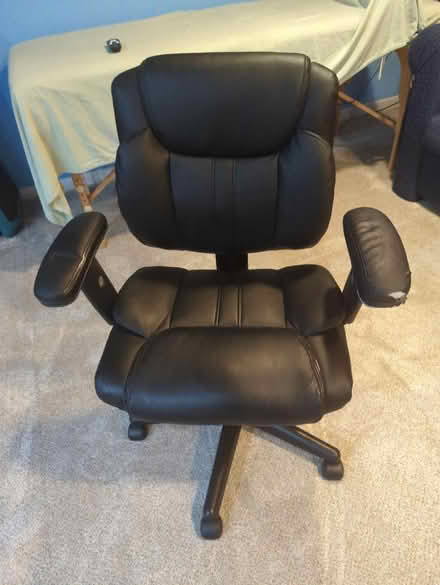 Photo of free Black office chair (Near mosaic elementary School) #3