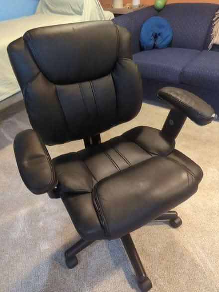 Photo of free Black office chair (Near mosaic elementary School) #1