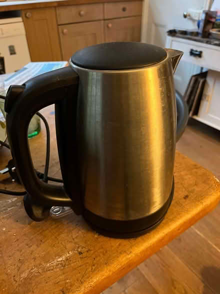 Photo of free electric kettle (Stroud GL5) #1