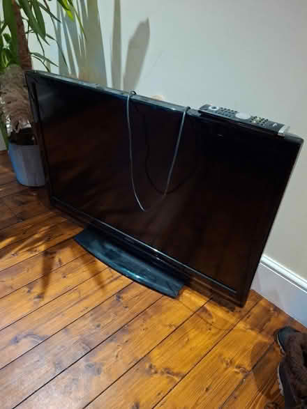 Photo of free Hitachi tv (OL6) #1