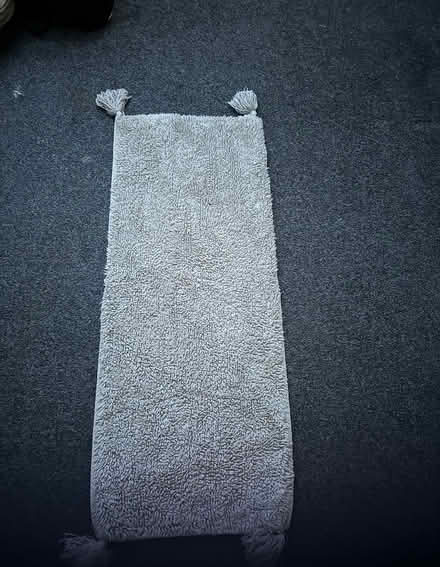 Photo of free Cream rug (Shelley Rd area, Wboro NN8) #1