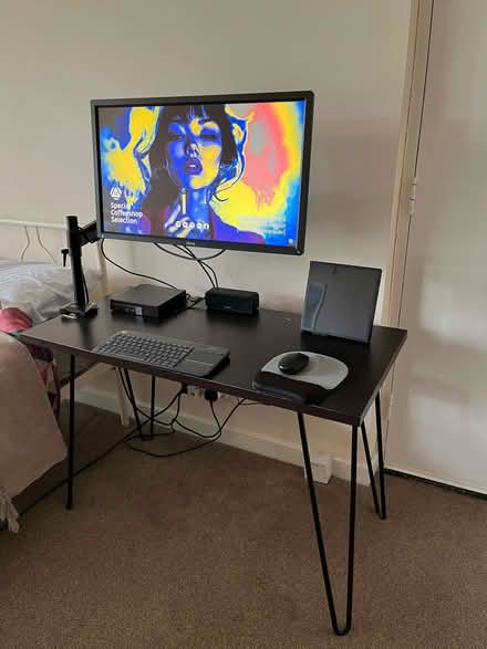 Photo of free Black Desk/Table in Ealing (Ealing W13) #1