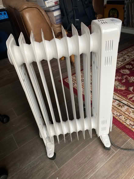 Photo of free Electric Freestanding Oil-Filled Radiator (Upper Largo KY8) #3