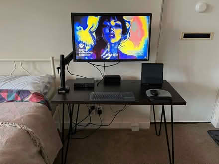 Photo of free Black Desk/Table in Ealing (Ealing W13) #2