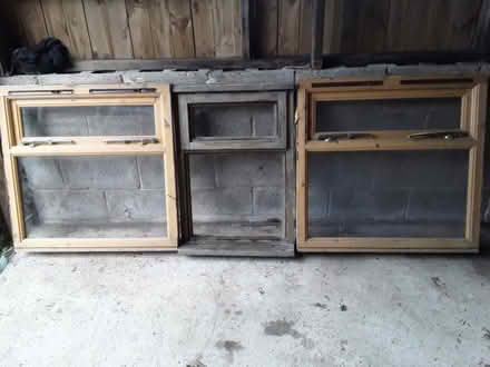 Photo of free 3 windows (White Grit SY5) #1