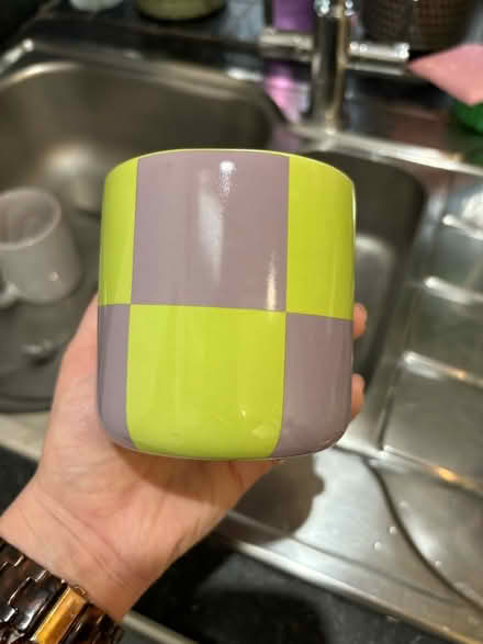 Photo of free Ceramic pot (Carshalton SM5) #1