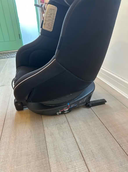 Photo of free Joie spinning car sear, isofix (GL52) #2