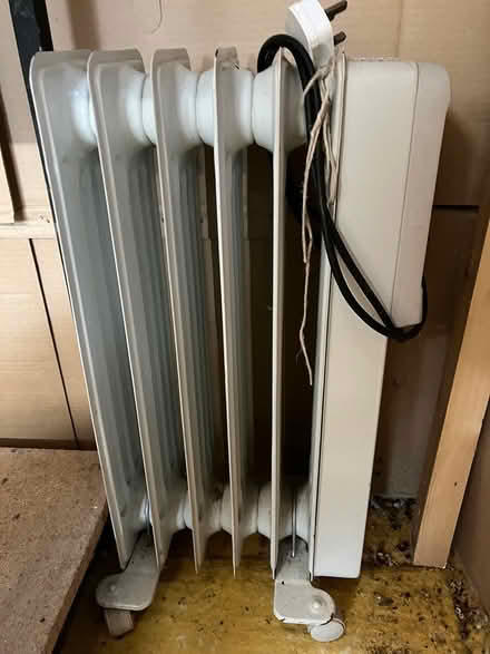 Photo of free Oil filled electric radiator (Burcot OX14) #1
