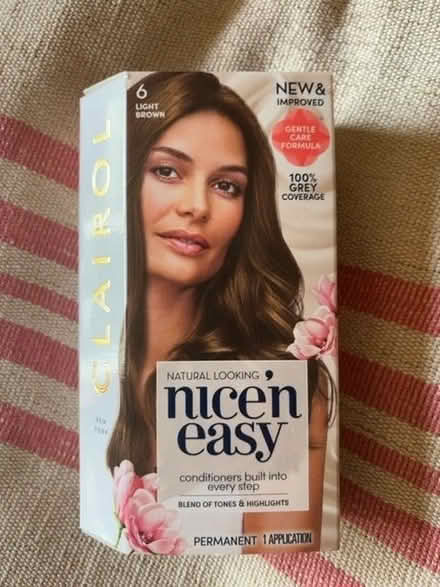 Photo of free Clairol Nice’n Easy Hair Colour, Light Brown (Horn's Mill SG13) #1