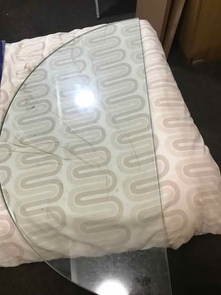 Photo of free Glass top (Lloyd Park CR2) #1