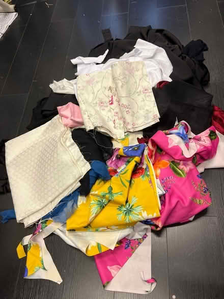 Photo of free Selection of Fabric Pieces (E16) #1