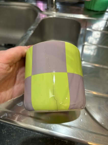 Photo of free Ceramic pot (Carshalton SM5) #2