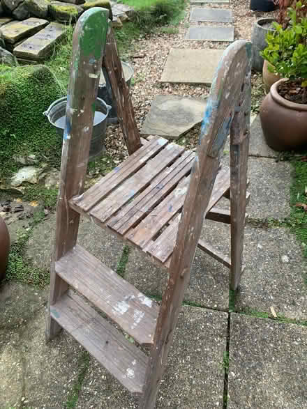 Photo of free Old set of steps (Rh17 5lb) #2