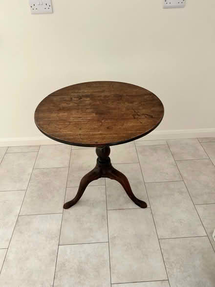 Photo of free Round pedestal table in Stoke Bishop (Stoke Bishop BS9) #1