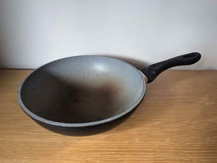 Photo of free Flat Bottom 29cm Wok (North Watford WD17) #1