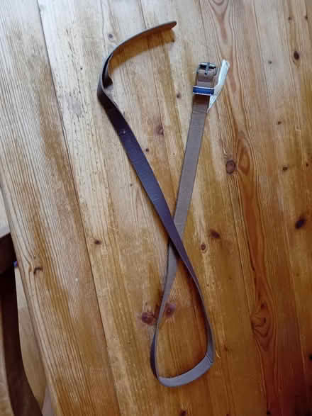 Photo of free Pull & Bear thin brown leather belt (Stockwell SW9) #1