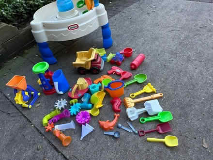 Photo of free Water table and toys (Palisades DC) #2