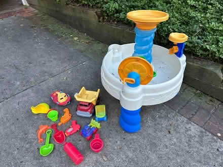 Photo of free Water table and toys (Palisades DC) #1