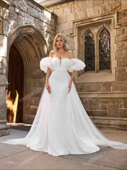 Photo of free White Bridal Gown (same as the pic) (Turkey Street EN1) #2
