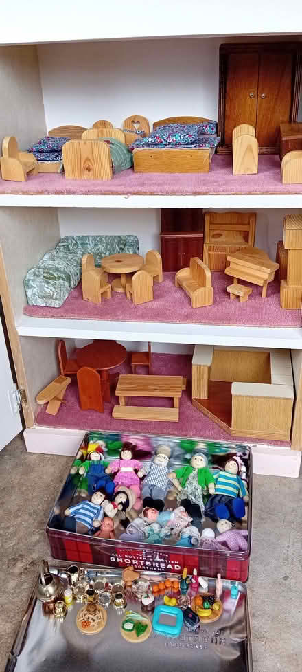 Photo of free Dolls house (Browns Wood MK7) #2