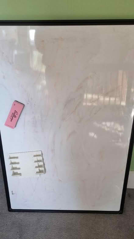 Photo of free Whiteboard (Guildford GU1 4) #1
