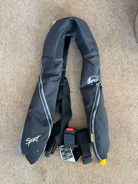 Photo of free Adult life vest (BR4) #1