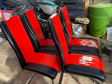 Photo of free Dinning table with chairs (TW13) #4