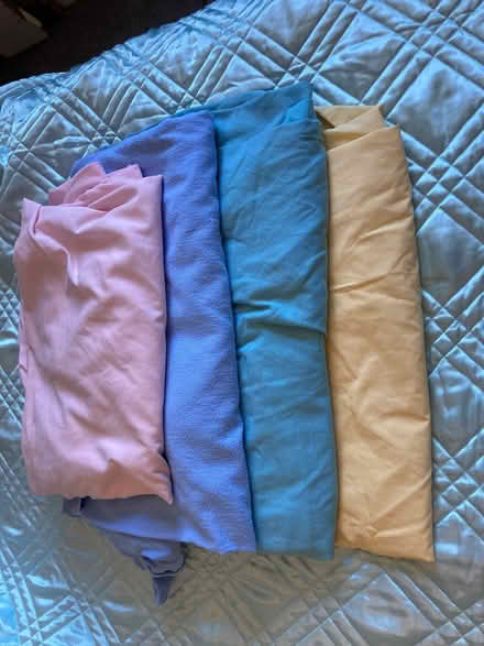 Photo of free 4 x fitted double sheets (Walton Manor OX2) #1